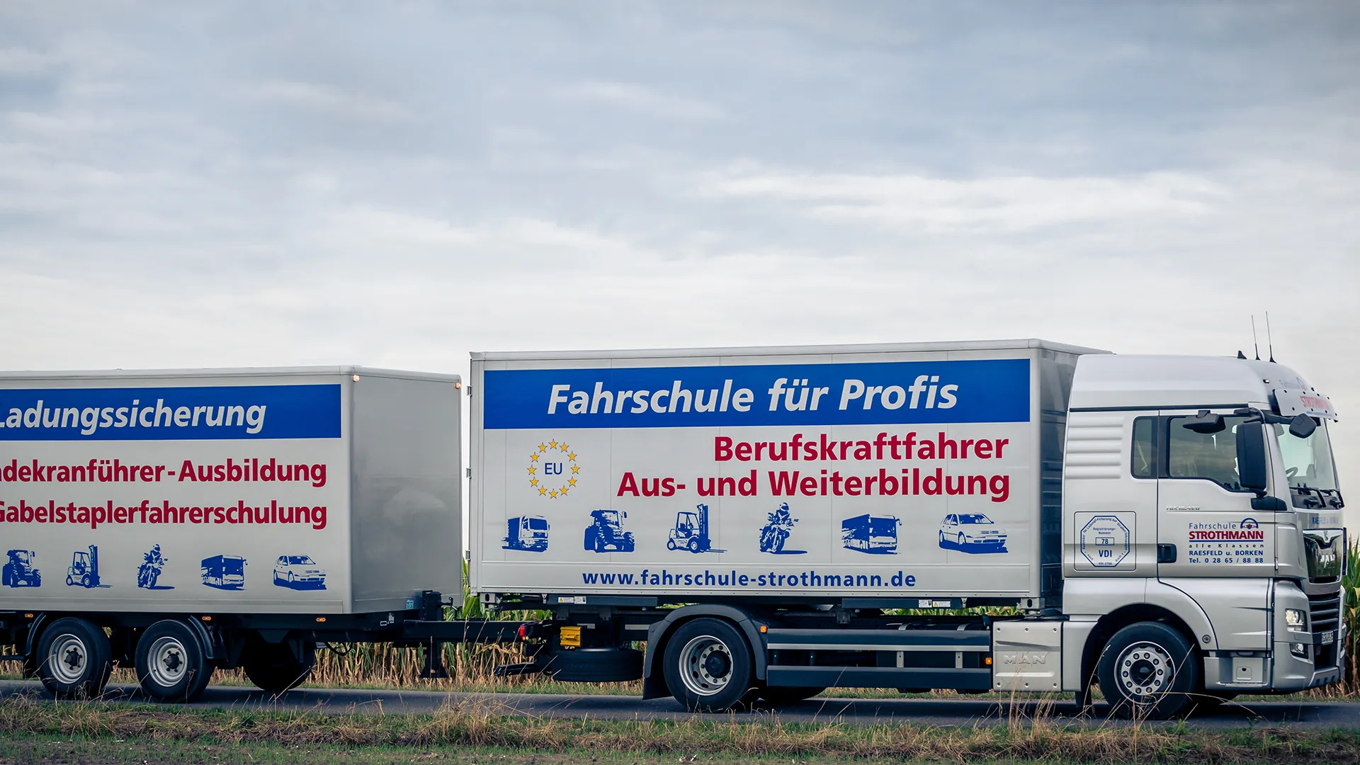 Gliederzug der Fahrschule Strothmann für die LKW-Ausbildung